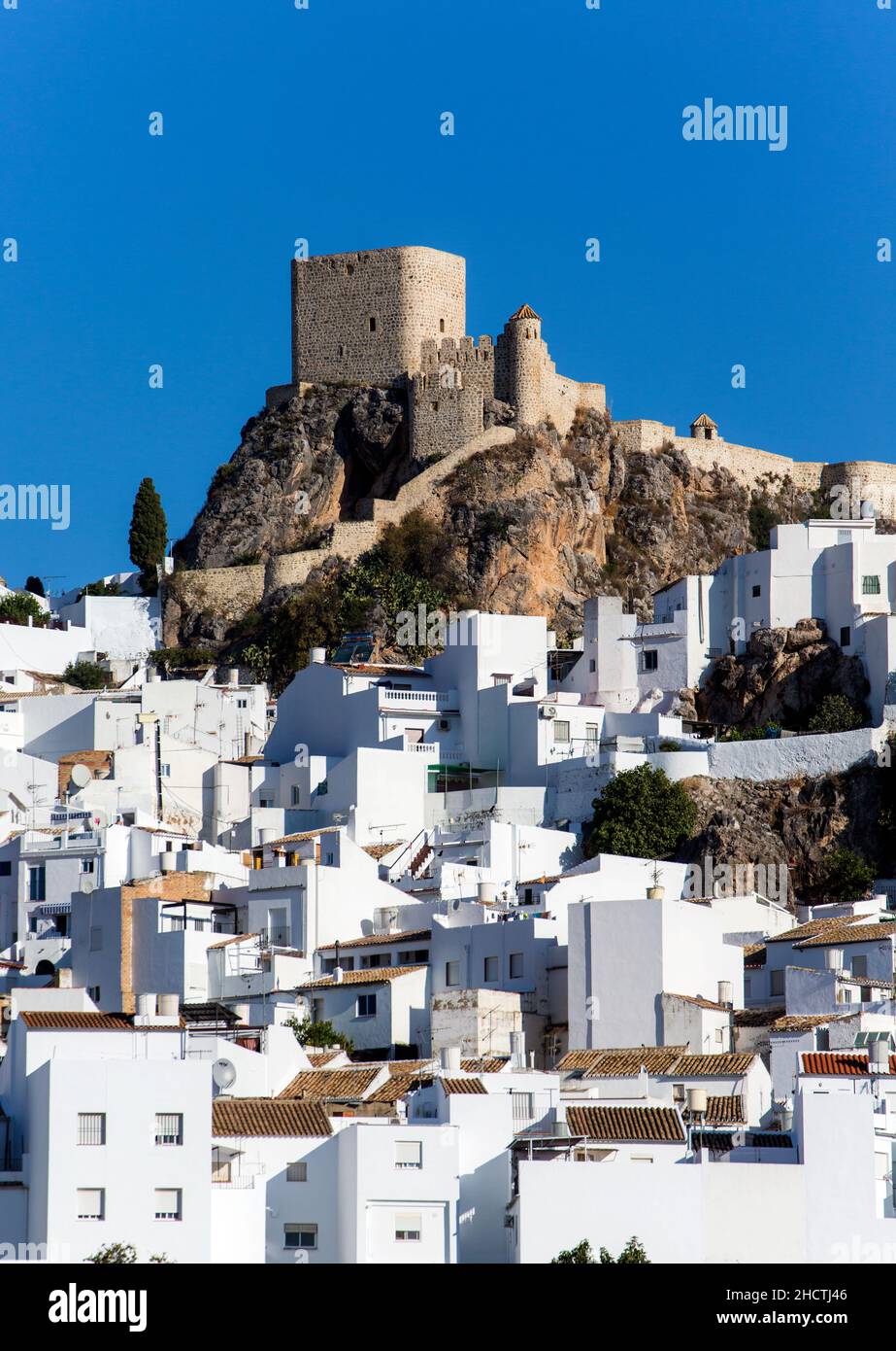 Olvera, Provinz Cádiz, Andalusien, Südspanien. Die maurische Burg, erbaut Ende des 12th. Jahrhunderts. Stockfoto