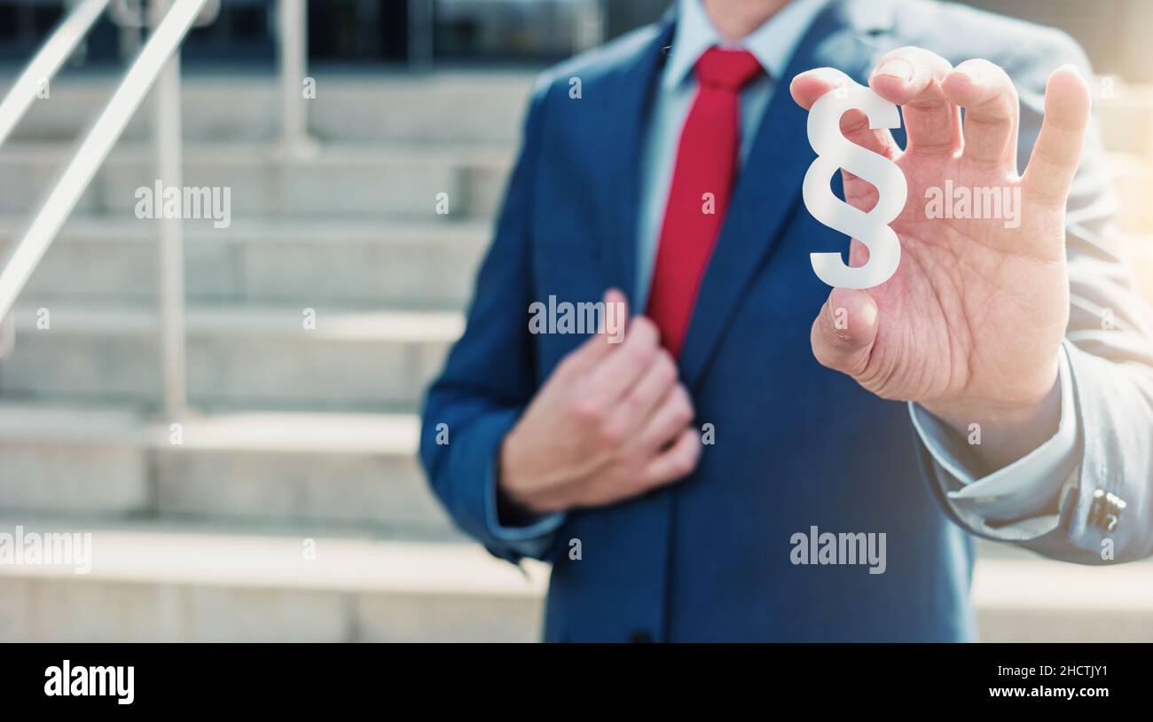 Rechtsanwalt mit Absatzzeichen Stockfoto