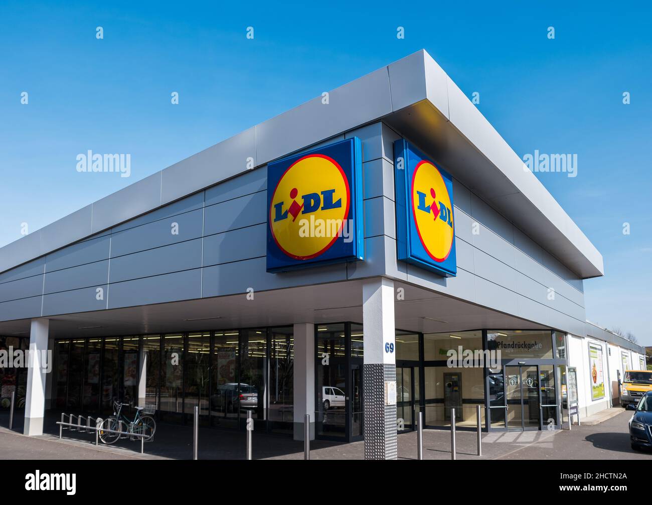 LIDL Supermarkt Store. LIDL ist eine deutsche globale Discounter-Supermarktkette mit Sitz in Neckarsulm, Baden-Württemberg, Deutschland. Stockfoto