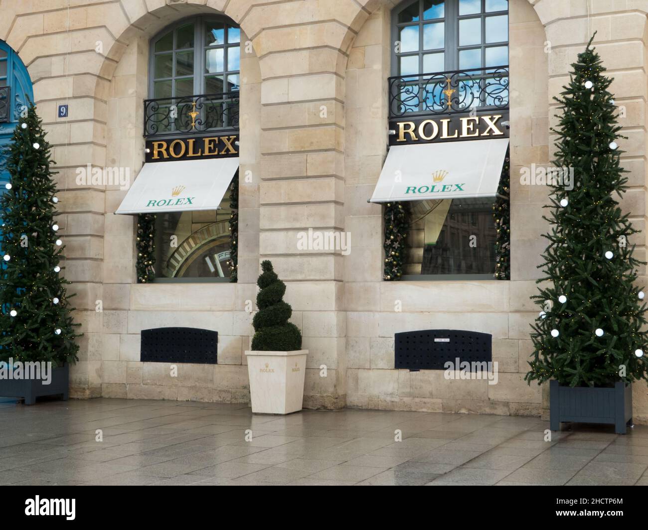 Paris, Frankreich. Dezember 26. 2021. Rolex Geschäft auf dem Place Vendome. Die weltweit erste Luxusuhrmarke. Stockfoto