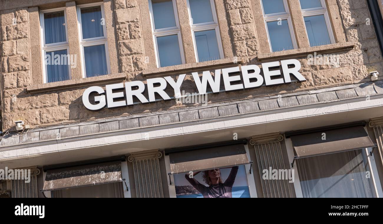 Store des Bekleidungsunternehmens 'Gerry Weber' betreibt Gerry Weber 1.000 eigene Stores mit den Marken Taifun, SAMOON und HALLHUBER. Stockfoto