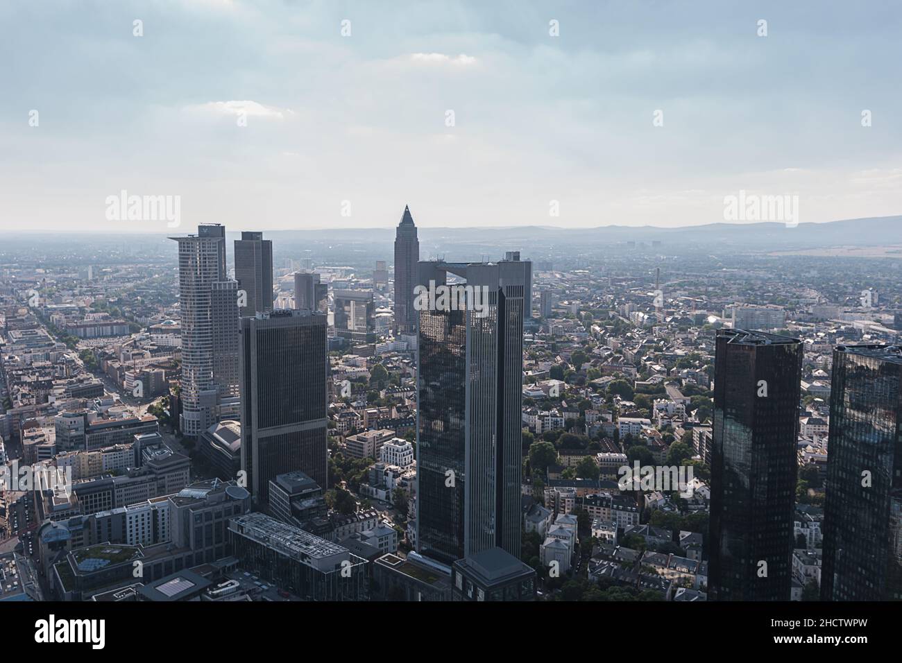 Neblige Ansicht der frankfurter Stadt in deutschland Stockfoto