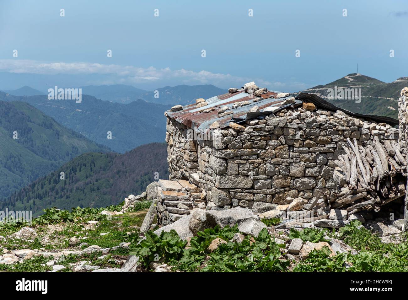 Steinhäuser in Altiparmak Mountains, Türkei Stockfoto