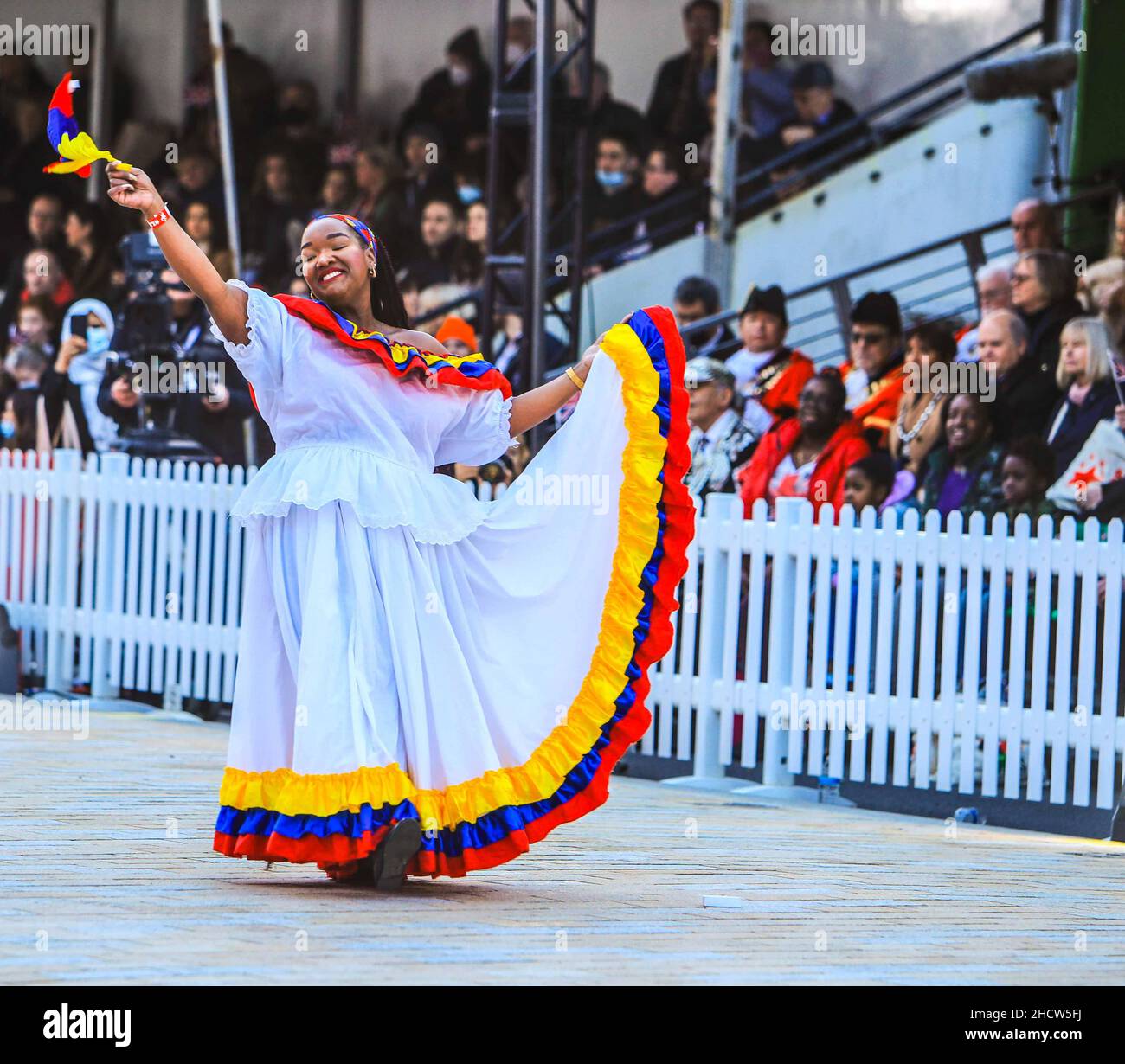 London, Großbritannien. 01. Januar 2022 aufgrund der Pandemie in diesem Jahr war die Neujahrsparade in London eine sehr kleine Angelegenheit und nur für diejenigen mit Tickets, Carnaval del Pueblo, die Südamerika Paul Quezada-Neiman/Alamy Live News vertreten Stockfoto
