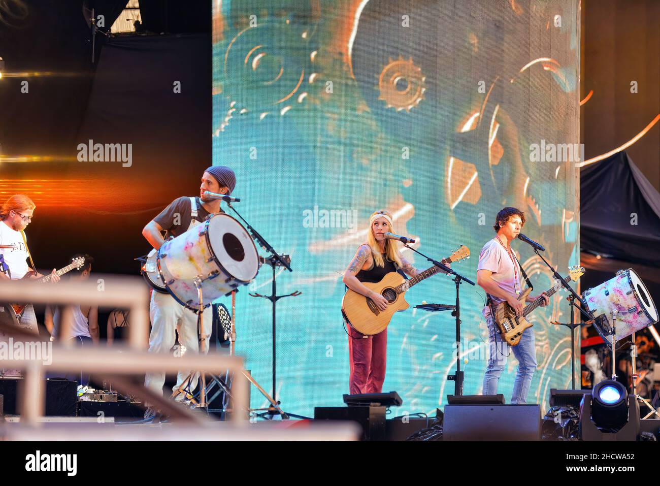 Ottawa, Kanada - 30. Juni 2017: Walk Off the Earth, mit einer Schwangeren Sarah Blackwood, probt für die Canada Day Feier Performance auf Parliame Stockfoto
