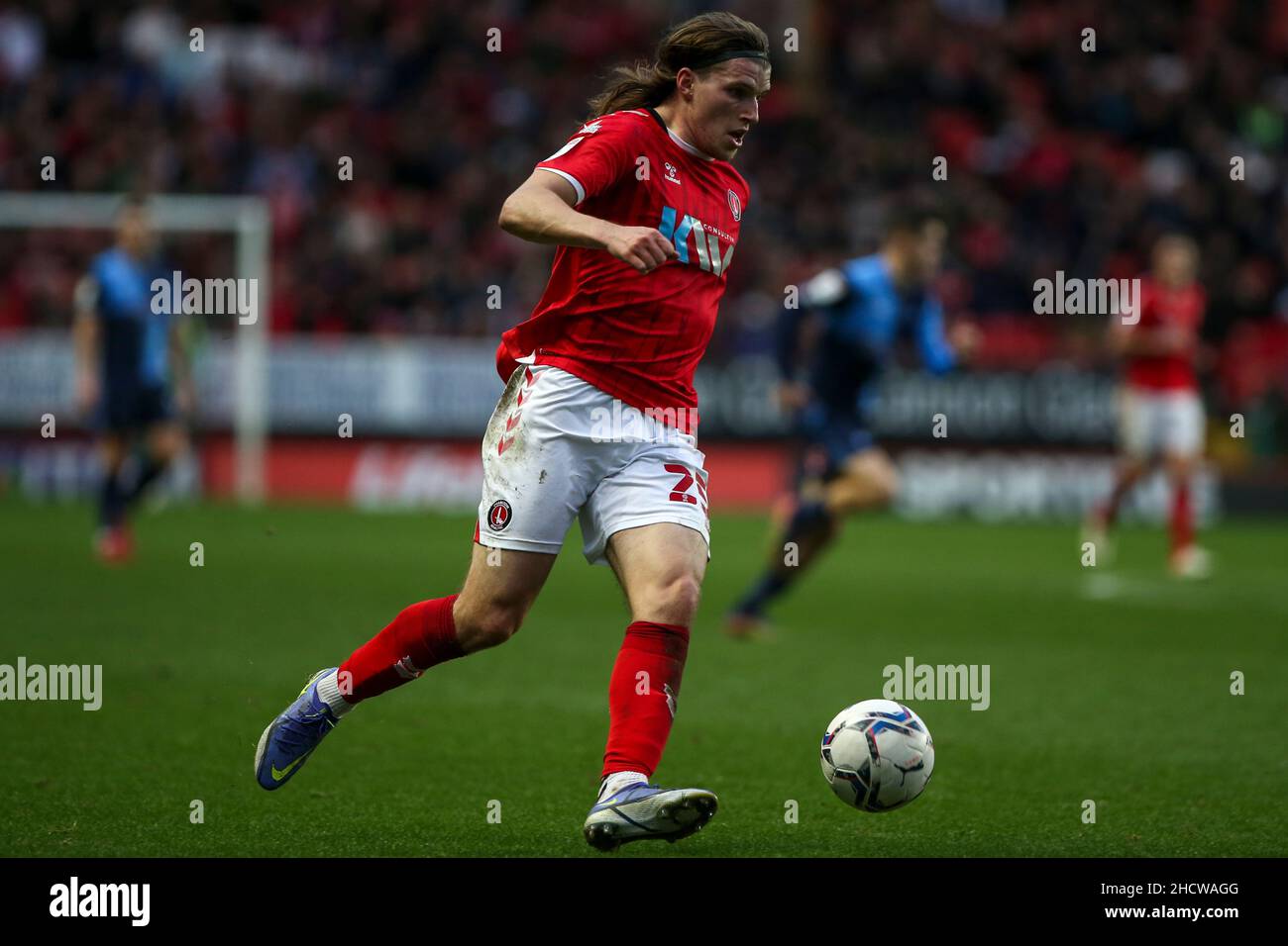 LONDON, GBR. JAN 1st Josh Davison von Charlton Athletic ist am Samstag, den 1st. Januar 2022, beim Spiel der Sky Bet League 1 zwischen Charlton Athletic und Wycombe Wanderers im The Valley, London, am Ball. (Kredit: Tom West | MI News) Kredit: MI Nachrichten & Sport /Alamy Live News Stockfoto