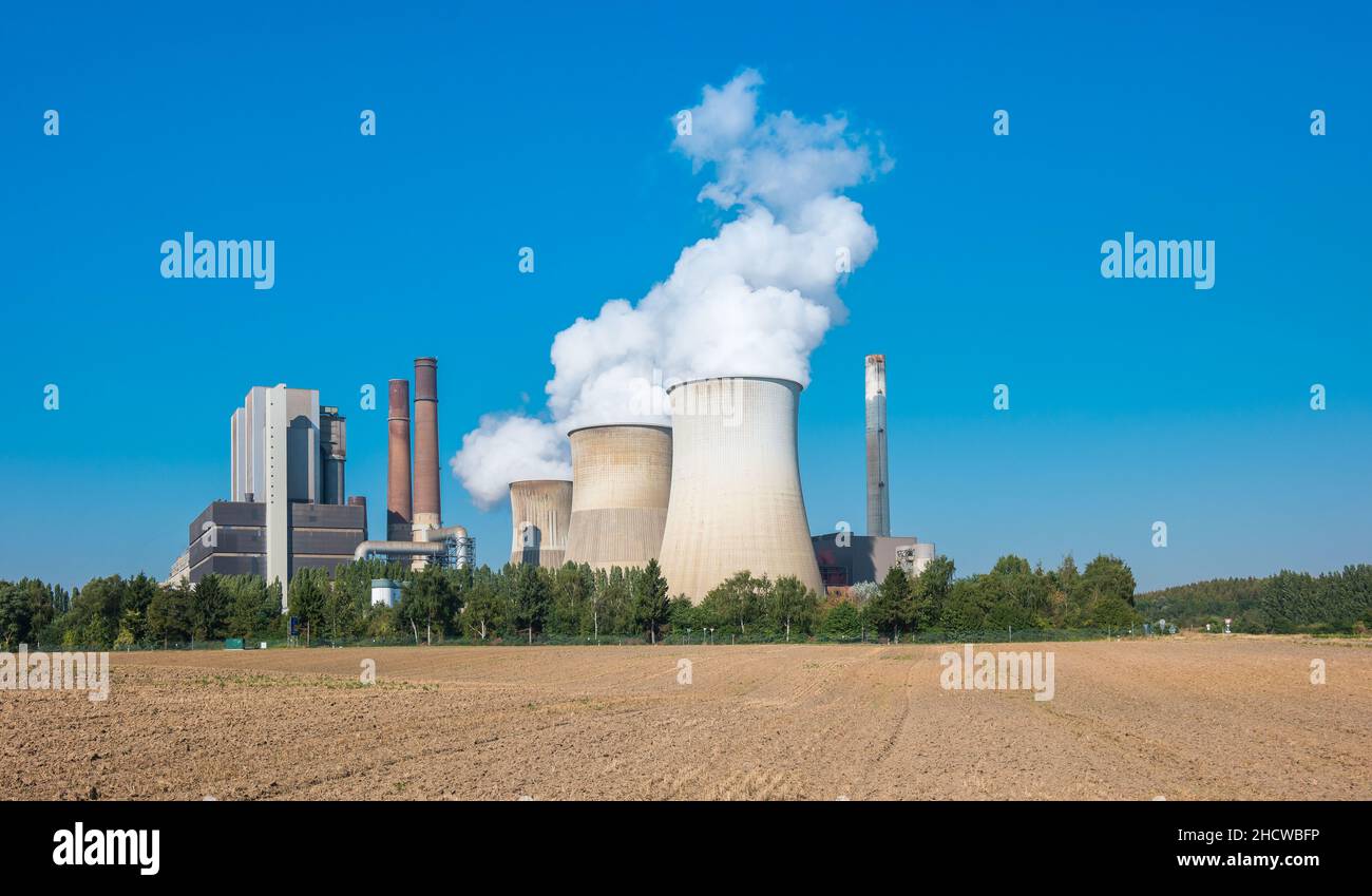 Braunkohlekraftwerk im Sommer, deutschland Stockfoto