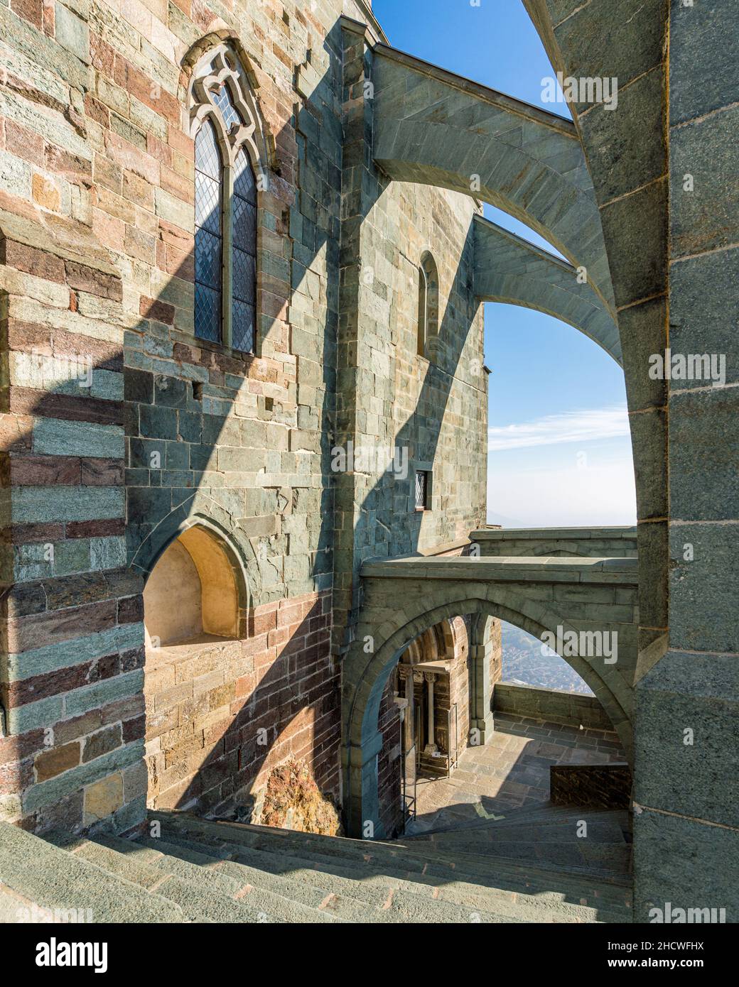 Malerische Aussicht auf die Sacra di San Michele (Abtei von St. Michael). Provinz Turin, Piemont, Italien. Stockfoto