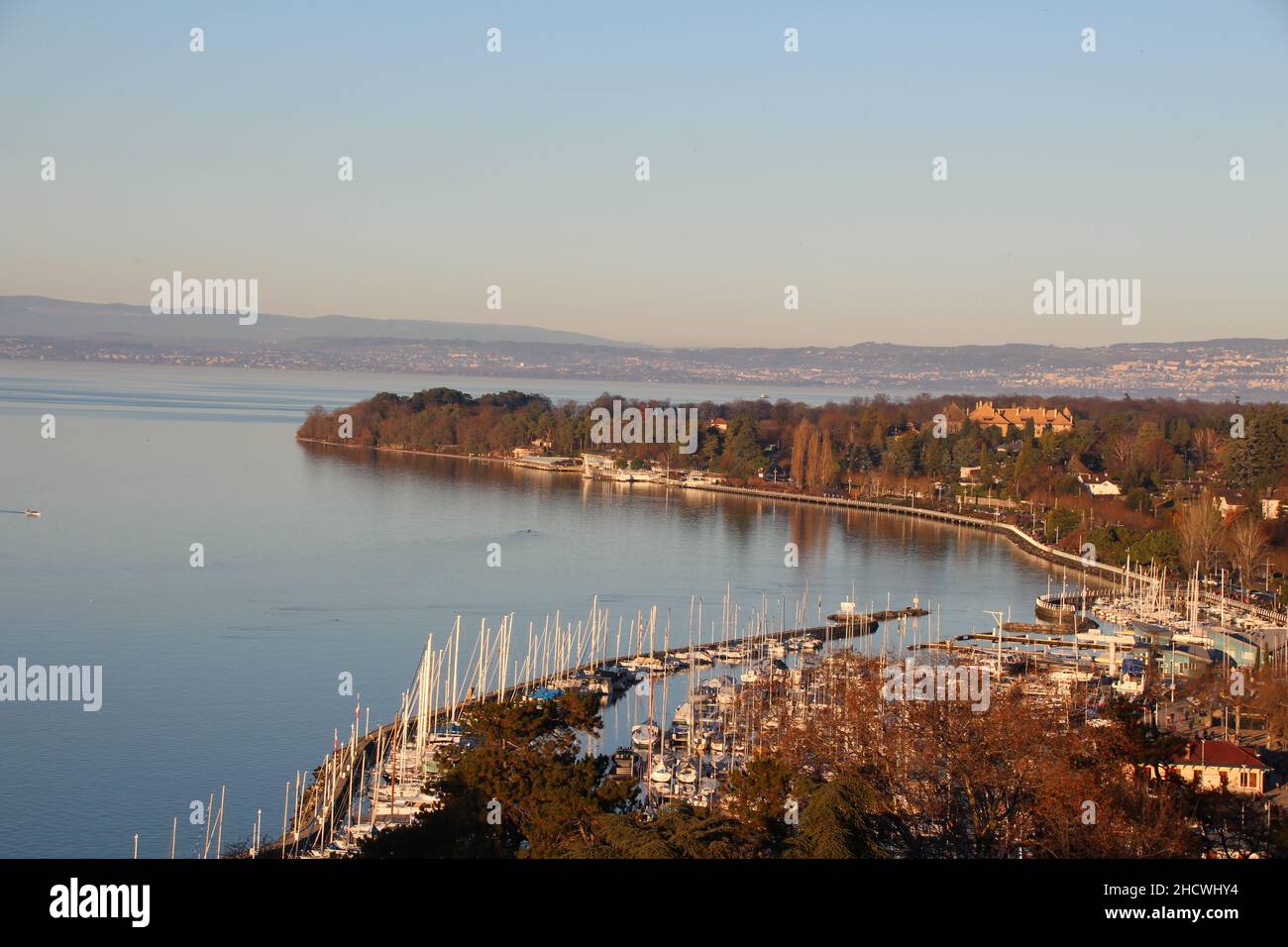 Blick auf den Hafen von Thonon am Genfer See Stockfoto