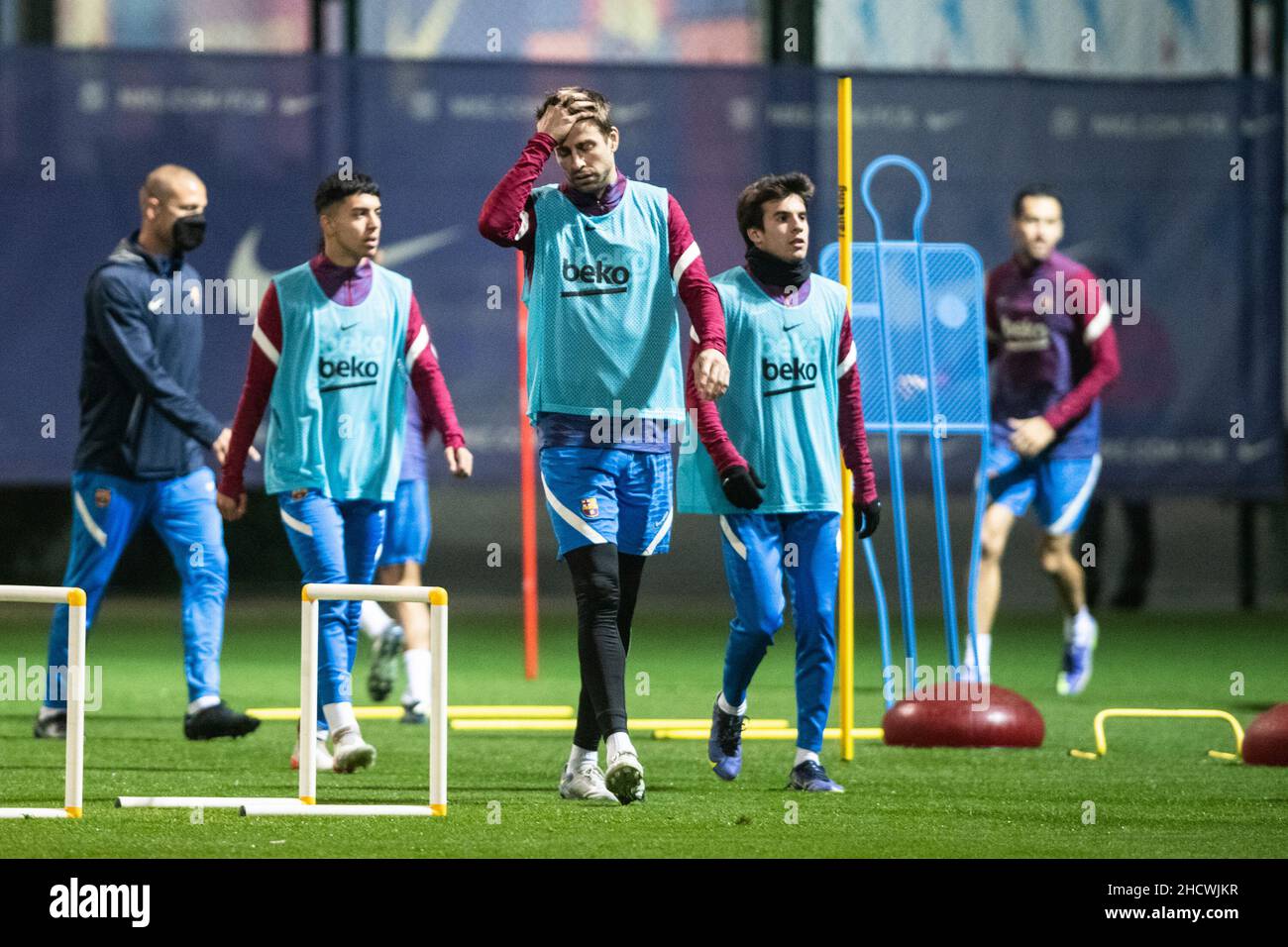 1st. Januar 2022: Ciutat Esportiva Joan Gamper, Barcelona, Spanien; FC Barcelona Pressekonferenz und Trainingseinheiten: Gerard Pique während der Trainingseinheit des FC Barcelona vor der La Liga Match Runde 19 in Ciutat Esportiva Joan Gamper. Stockfoto