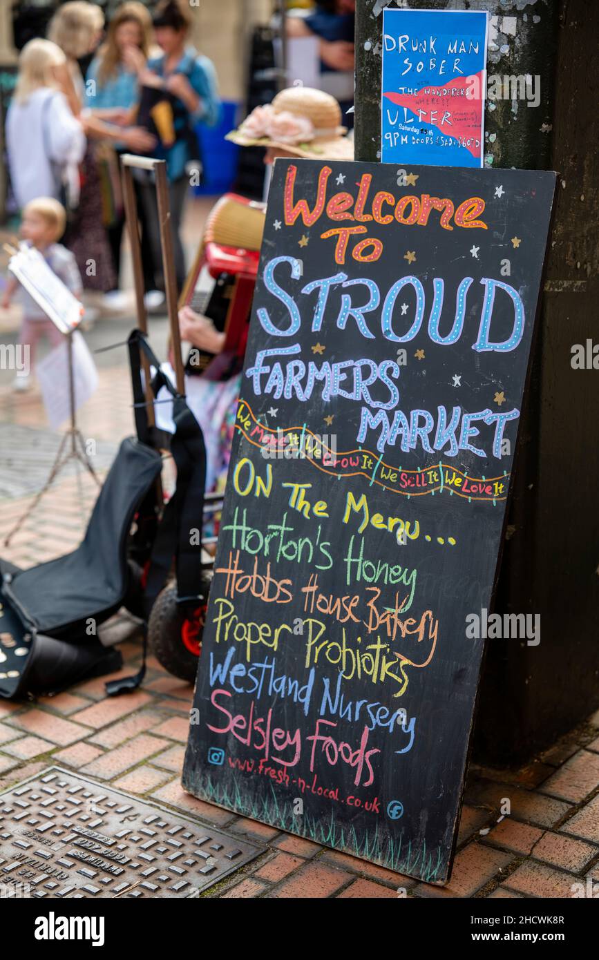 Stroud Farmers’ Market ist mehrfach ausgezeichnet und gilt als einer der größten, belebtesten und beliebtesten Bauernmärkte im Vereinigten Königreich. Stockfoto