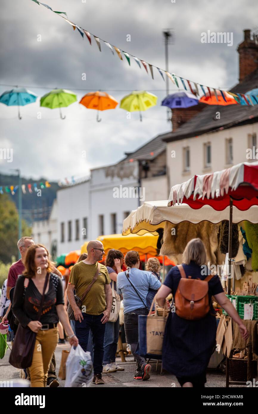 Stroud Farmers’ Market ist mehrfach ausgezeichnet und gilt als einer der größten, belebtesten und beliebtesten Bauernmärkte im Vereinigten Königreich. Stockfoto