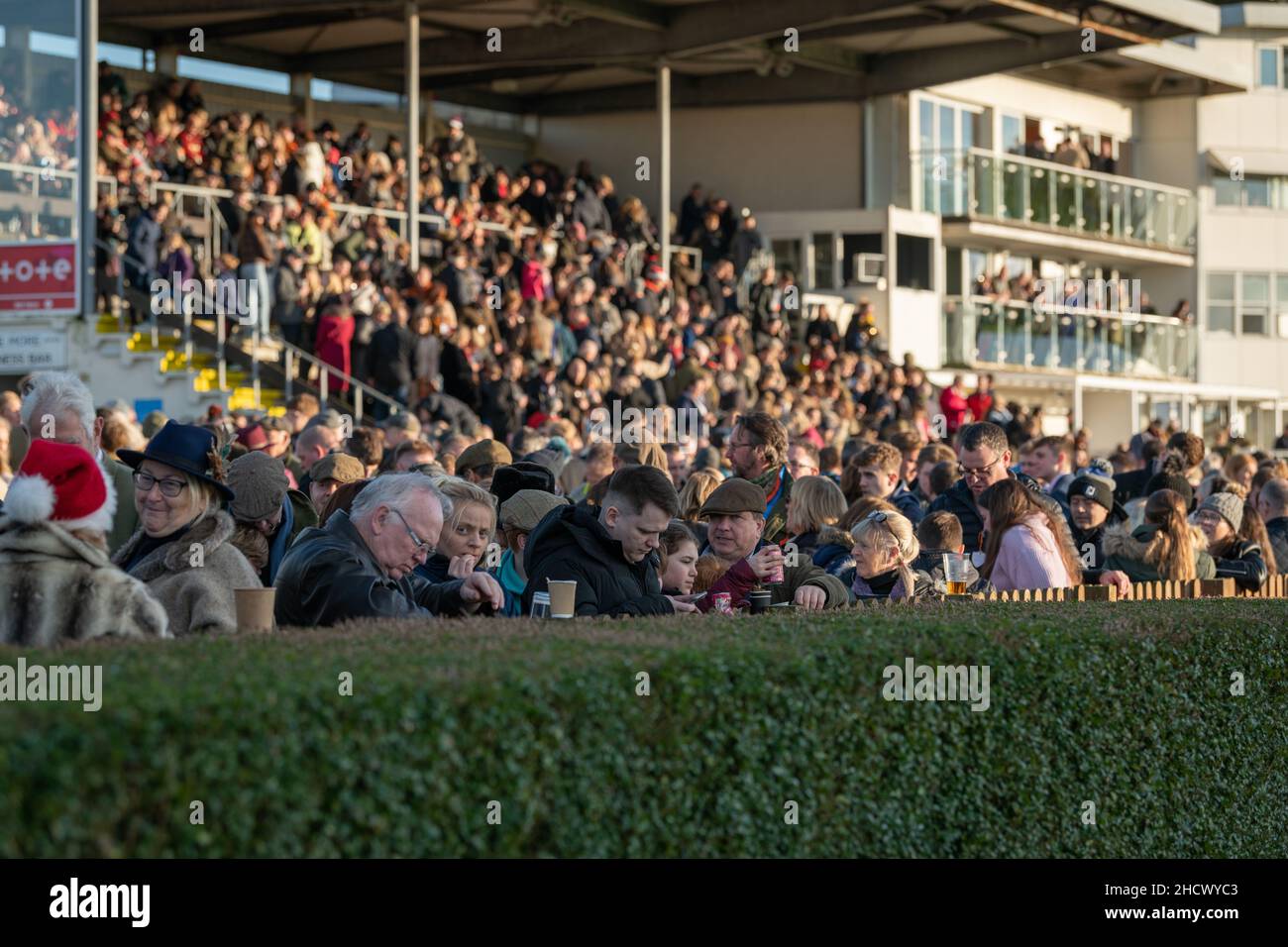 Massen in Wincanton für den Boxing Day Racing 2021 Stockfoto