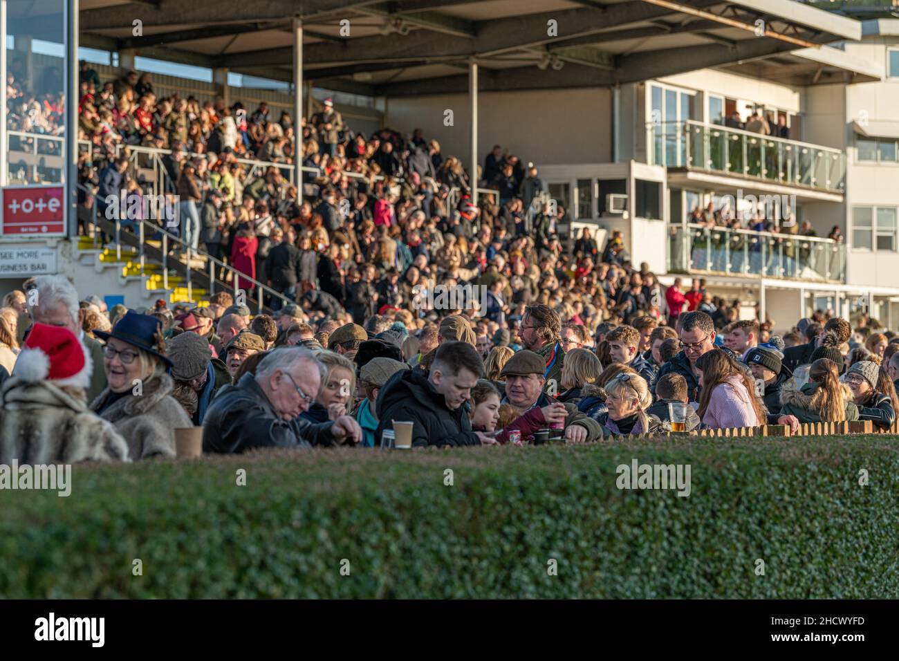 Massen in Wincanton für den Boxing Day Racing 2021 Stockfoto