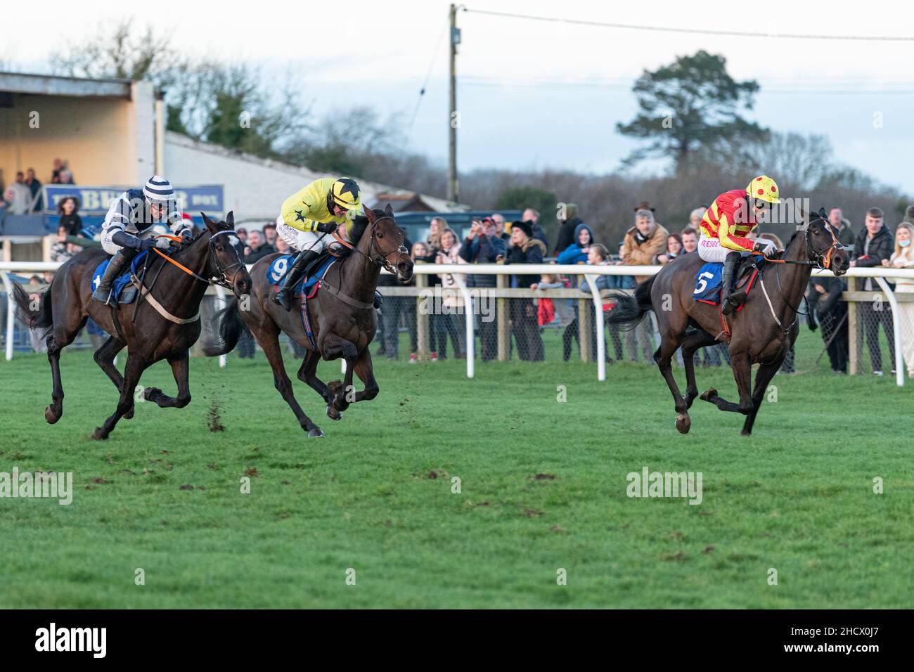 Top 3 Kampf um den Sieg im Rennen 7th in Wincanton am zweiten Weihnachtsfeiertag 2021 Stockfoto