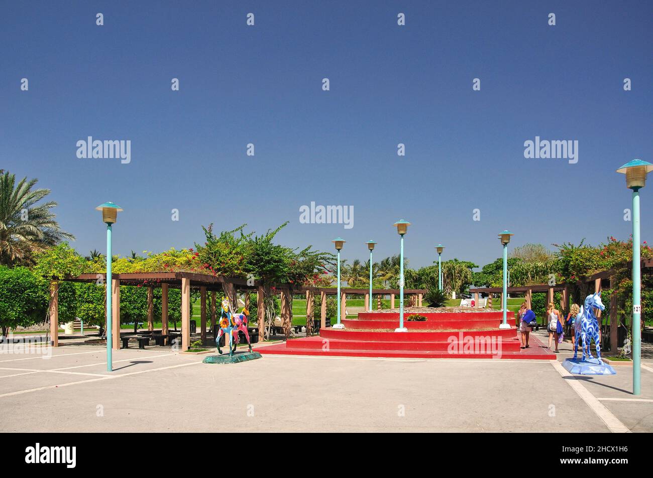 Strandpromenade, Jumeirah Beach Park, Jumeirah, Dubai, Vereinigte Arabische Emirate Stockfoto