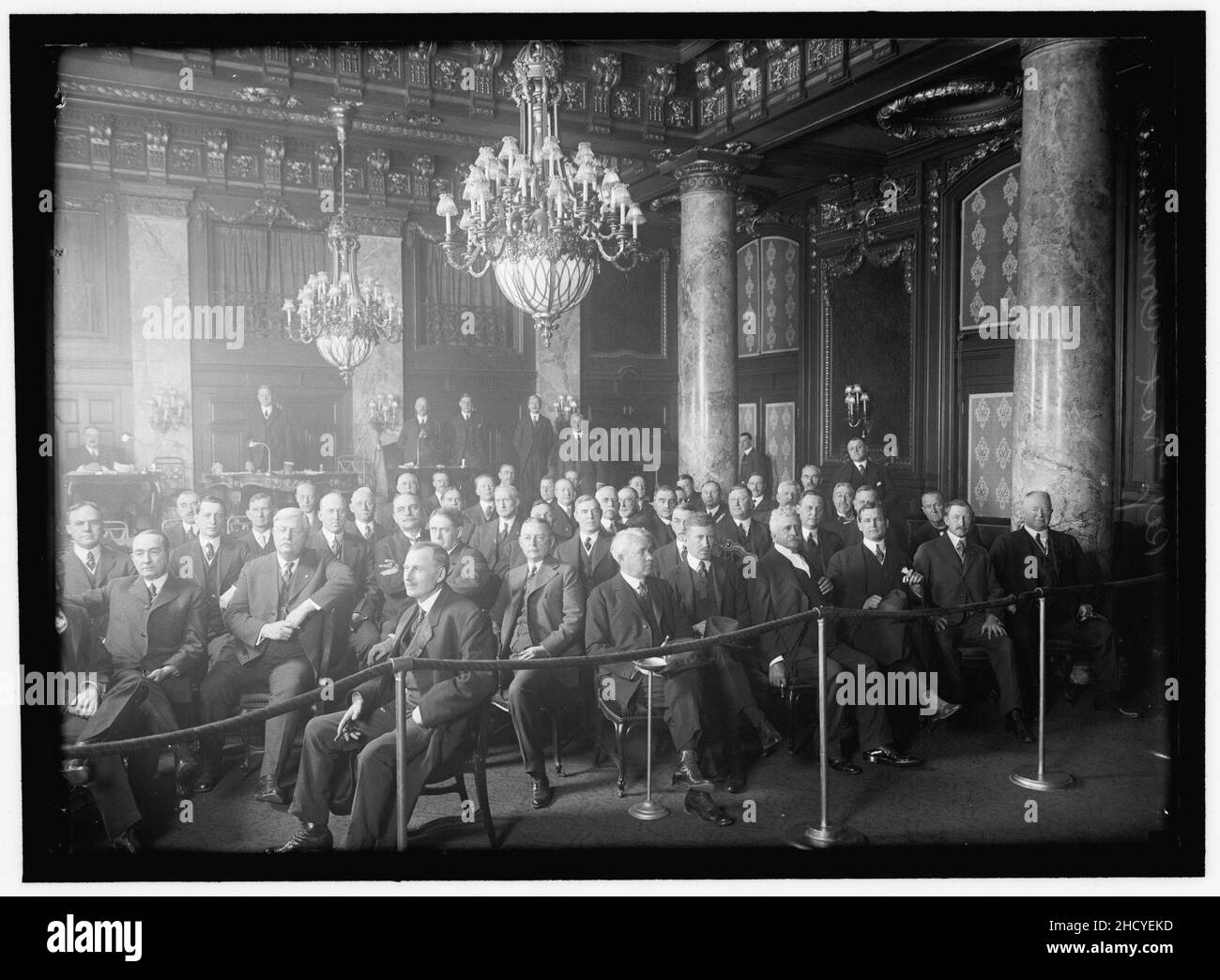 REPUBLICAN NATIONAL COMMITTEE BEI WILLARD HOTEL, Dezember 1915. JOHN T. ADAMS, Vorsitzender; in der Mitte der Vorderseite ist FRED HALE VON MAINE; 2. ÜBER HALE WADSWORTH VON NEW YORK. Andere unbekannte Stockfoto
