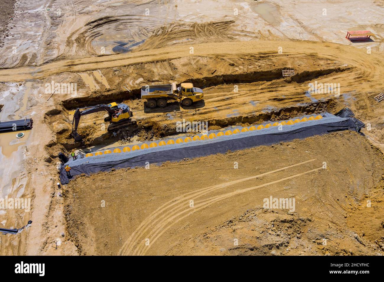 Bauen Sie umweltfreundliche Regenwasserlösungen Kammer unterirdisches Regenwasser für kommerzielle Gebäude Stockfoto