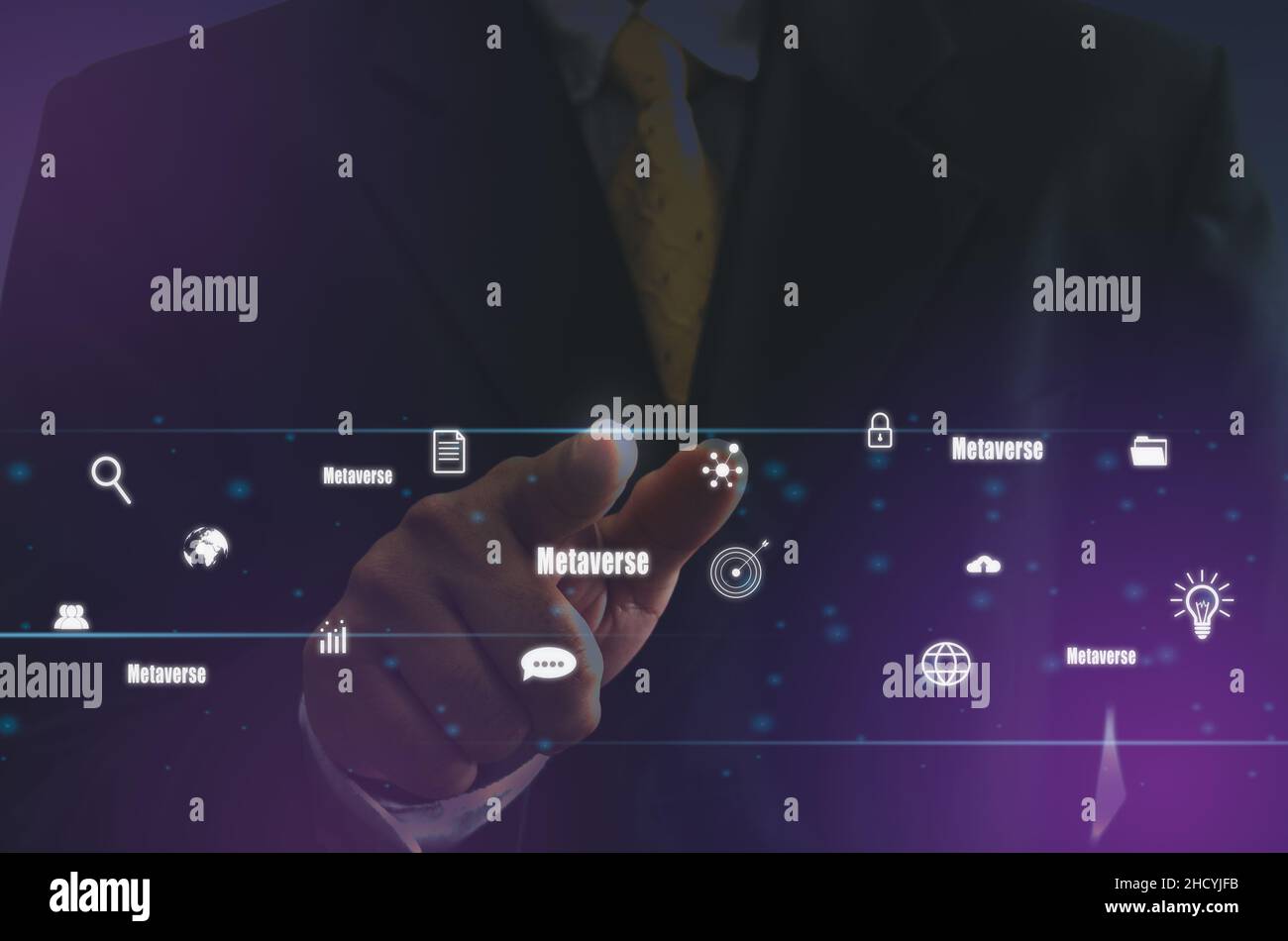 Männer Hände berühren virtuellen Bildschirm Metaverse Welt Technologie Konzept. Welt und Business-Symbole, moderne Nutzung des Internets, Datenanalyse, Kommunikation oder Stockfoto