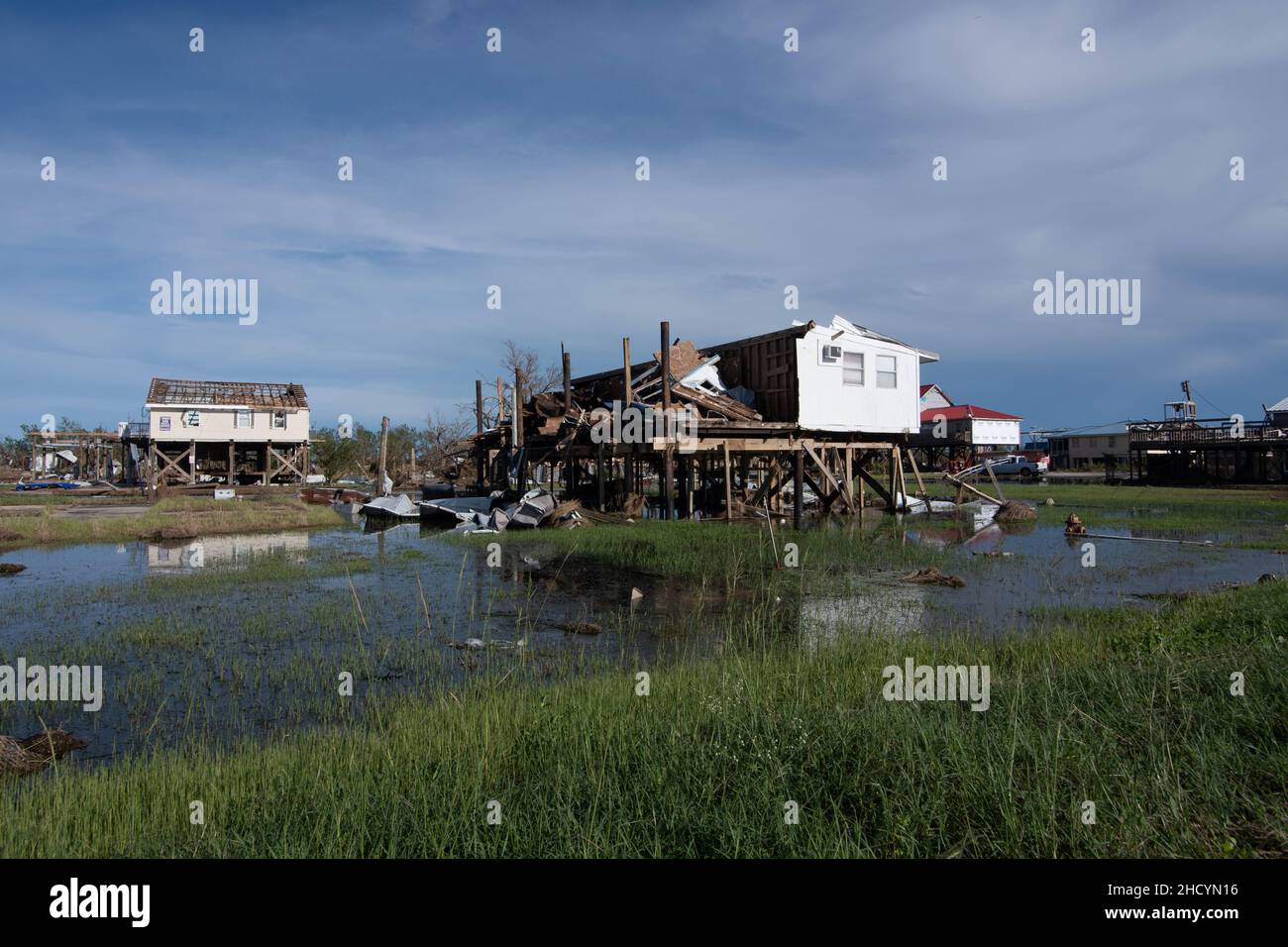 Die Erholung im Südosten Louisianas setzt sich fort, nachdem der Ordurch Ida. USACE in Partnerschaft mit den lokalen, staatlichen und bundesstaatlichen Maßnahmen arbeitet. Kirche, Der Us-Bundesstaat Louisiana, Terrebonne Stockfoto