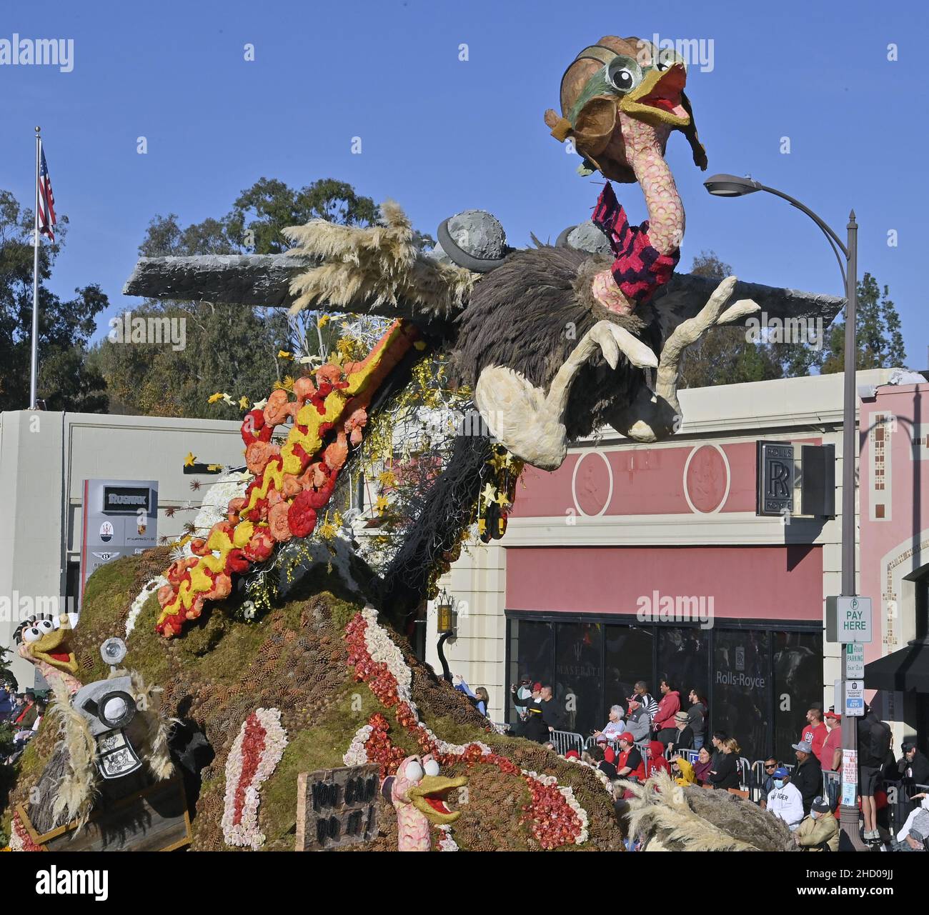 Pasadena, Usa. 01st Januar 2022. Der „Sky's the Limit“-Festwagen der Stadt South Pasadena, Gewinner des Founder Award, findet am Samstag, dem 1. Januar 2022, auf dem Colorado Boulevard seinen Weg entlang der jährlichen Tournament of Roses Parade 133rd in Pasadena, Kalifornien. Foto von Jim Ruymen/UPI. Kredit: UPI/Alamy Live Nachrichten Stockfoto