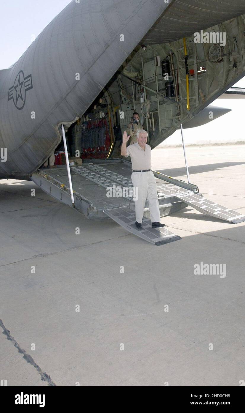Richard Lugar kommt am internationalen Flughafen von Bagdad an. Stockfoto