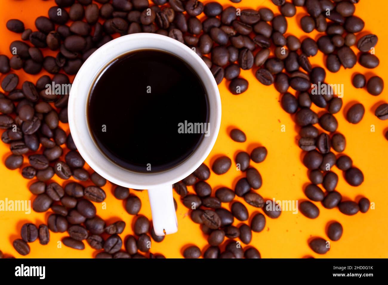 Kaffee und Bohnen, schwarzer Kaffee Stockfoto