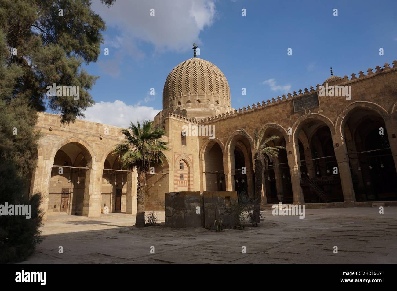 Innenhof der Sultan Al-Ashraf Qaytbay Moschee und Mausoleum Stockfoto