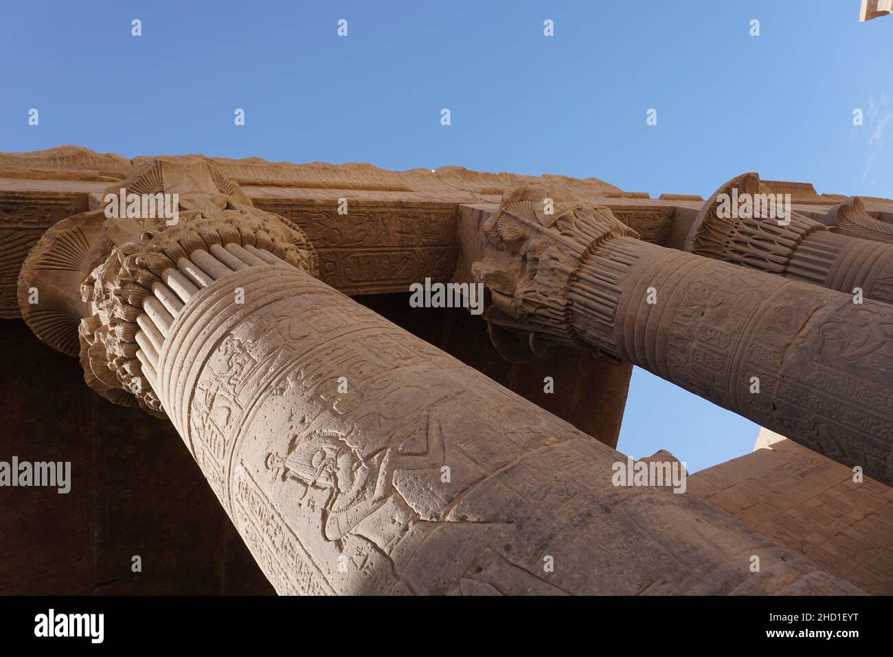 Beeindruckende Säulen am Philae Tempel, Assuan, Ägypten Stockfoto