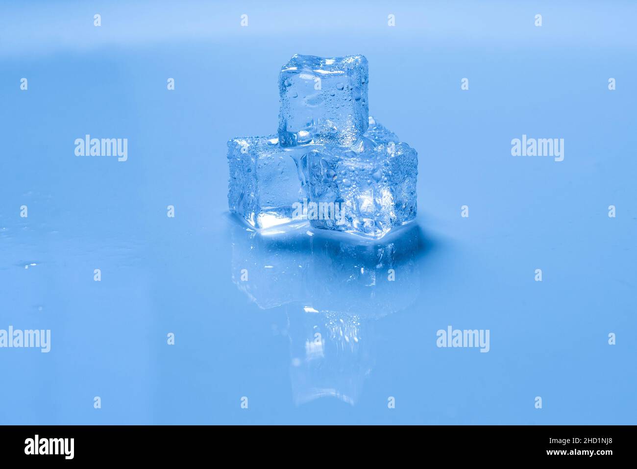 Eiskristall-Würfel, Platz für Text oder Design. Stockfoto