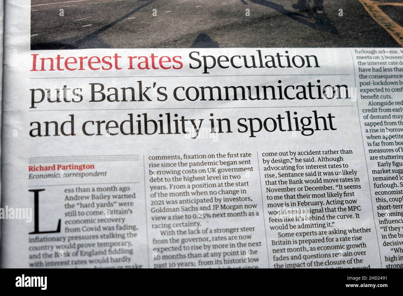 „die Zinsspekulation rückt die Kommunikation und Glaubwürdigkeit der Bank in den Fokus“, titelt Artikel der Zeitung Guardian am 19. Oktober 2021 in London, Großbritannien Stockfoto