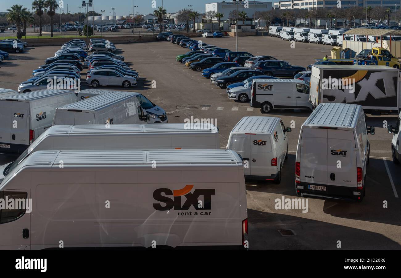 Palma de Mallorca, Spanien; dezember 30 2021: Hauptsitz des multinationalen Autovermieters Sixt im Industriegebiet Son OMS in der Stadt Stockfoto