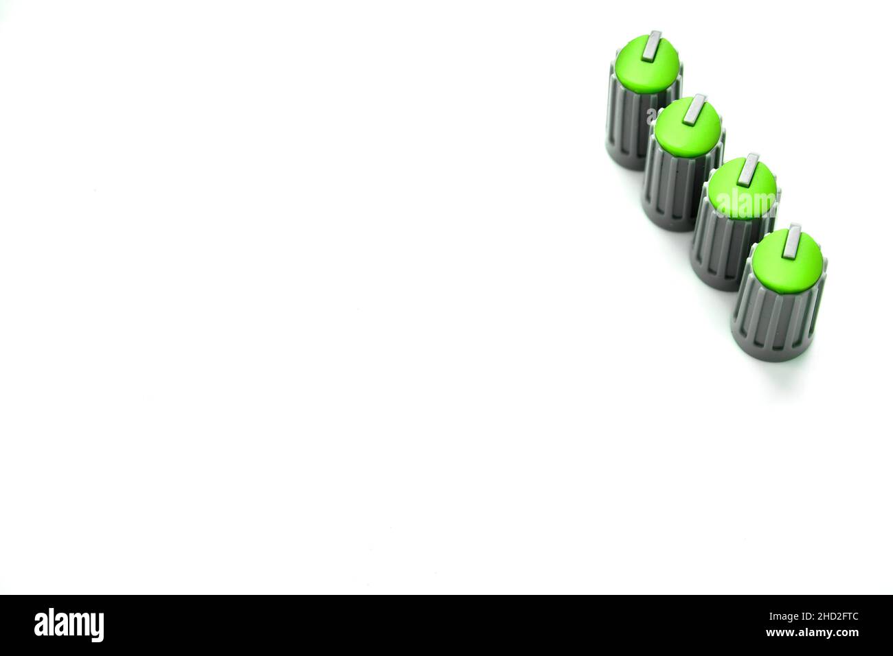 Lautstärkepotentiometer-Mischer, grüner Knopf und Kopierraum für Text Stockfoto