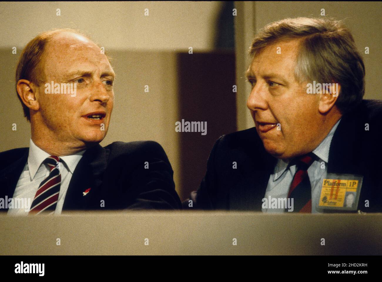 Neil Kinnock, Vorsitzender der Labour Party und Roy Hattersley, stellvertretender Vorsitzender der Labour Party Conference, Blackpool, 1986. Bild von DAVID BAGNALL Stockfoto