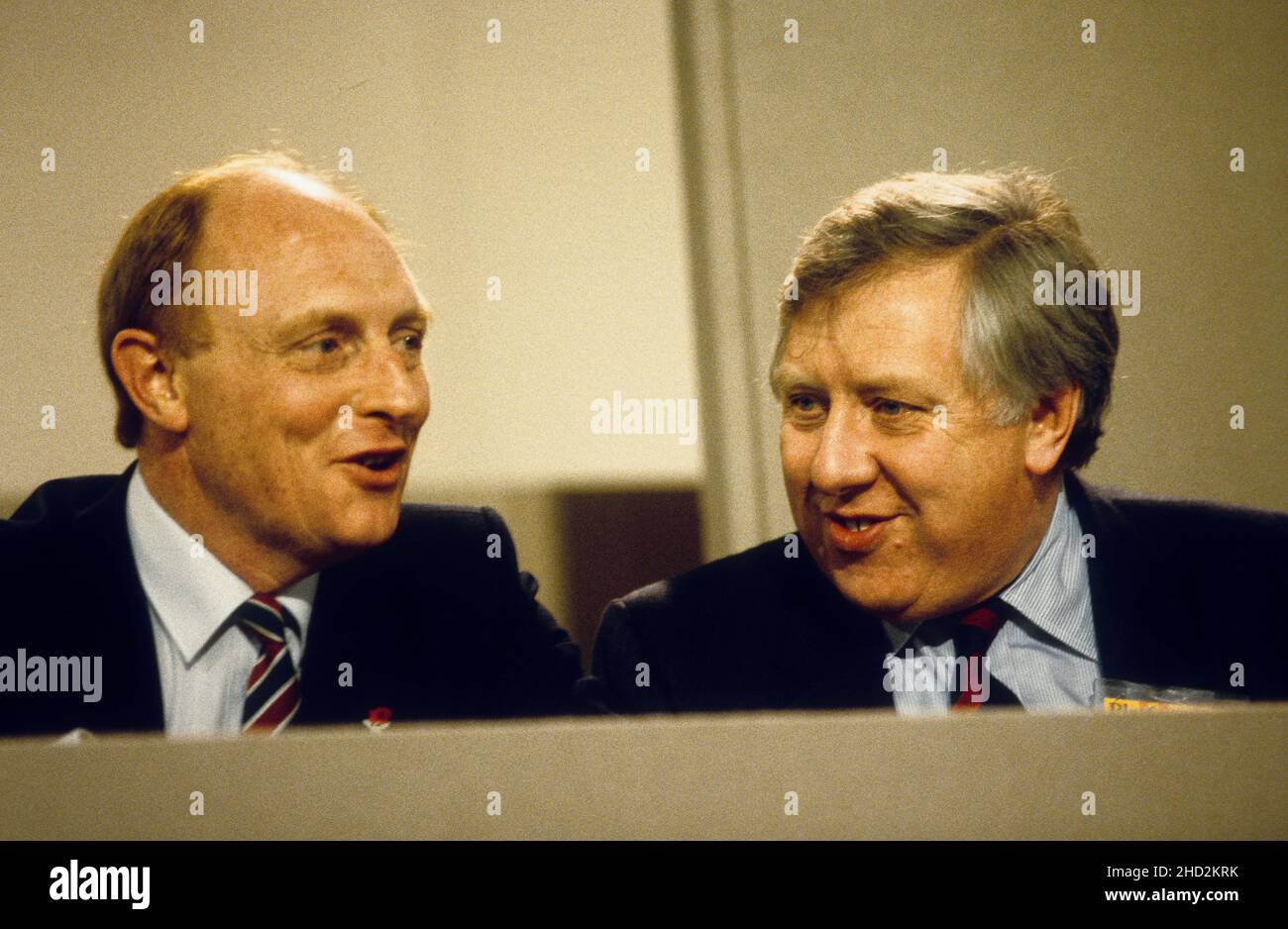 Neil Kinnock, Vorsitzender der Labour Party und Roy Hattersley, stellvertretender Vorsitzender der Labour Party Conference, Blackpool, 1986. Bild von DAVID BAGNALL Stockfoto