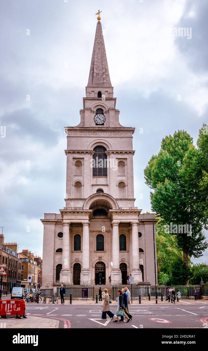 Christ Church, in Spitalfields. Es liegt an der Commercial Street, im Londoner Stadtteil Tower Hamlets, an seiner westlichen Grenze, gegenüber der Stadt. Stockfoto