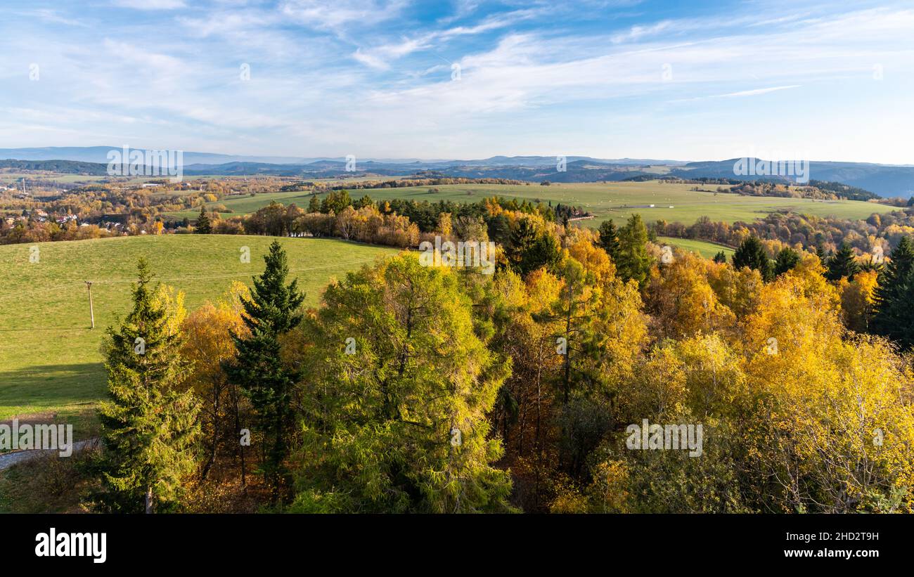 Ländliche Landschaft am sonnigen Herbsttag Stockfoto