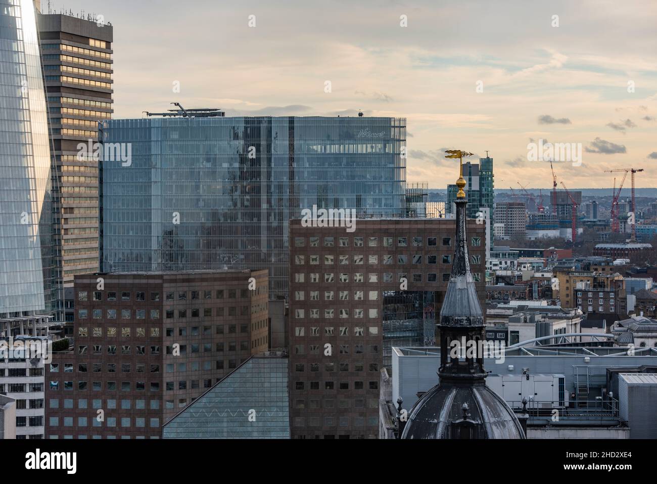 London, England – 20. Februar 2017: Stadtbild des Londoner Geschäftsviertels, Blick aus der Luft. Stockfoto