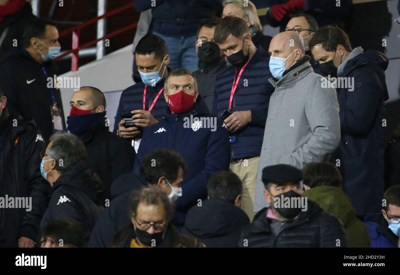 Von rechts nach links nimmt der Belgier Philippe Clement, neu ernannter Trainer von AS Monaco, Vizepräsident von AS Monaco Oleg Petrov, Sportdirektor von AS Monaco Paul Mitchell am 32. Januar an dem Fußballspiel zwischen Quevilly Rouen Metropole (QRM) und AS Monaco (ASM) 2 Teil, 2022 im Stade Robert Diochon in Le Petit-Quevilly bei Rouen, Frankreich - Foto Jean Catuffe / DPPI Stockfoto