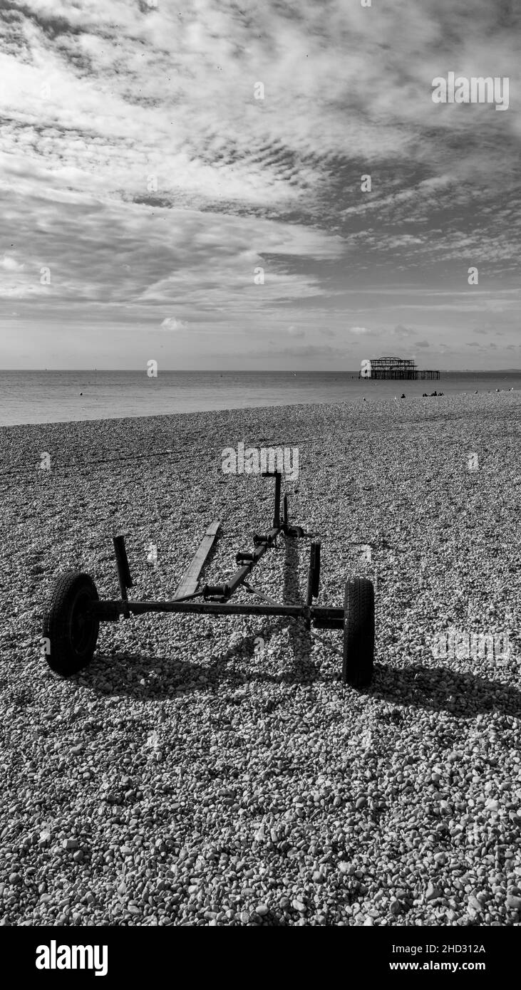 Brighton Beach schwarz und weiß Stockfoto