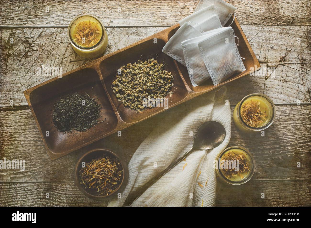 Natürliche Heilkräuter und Salben Stockfoto