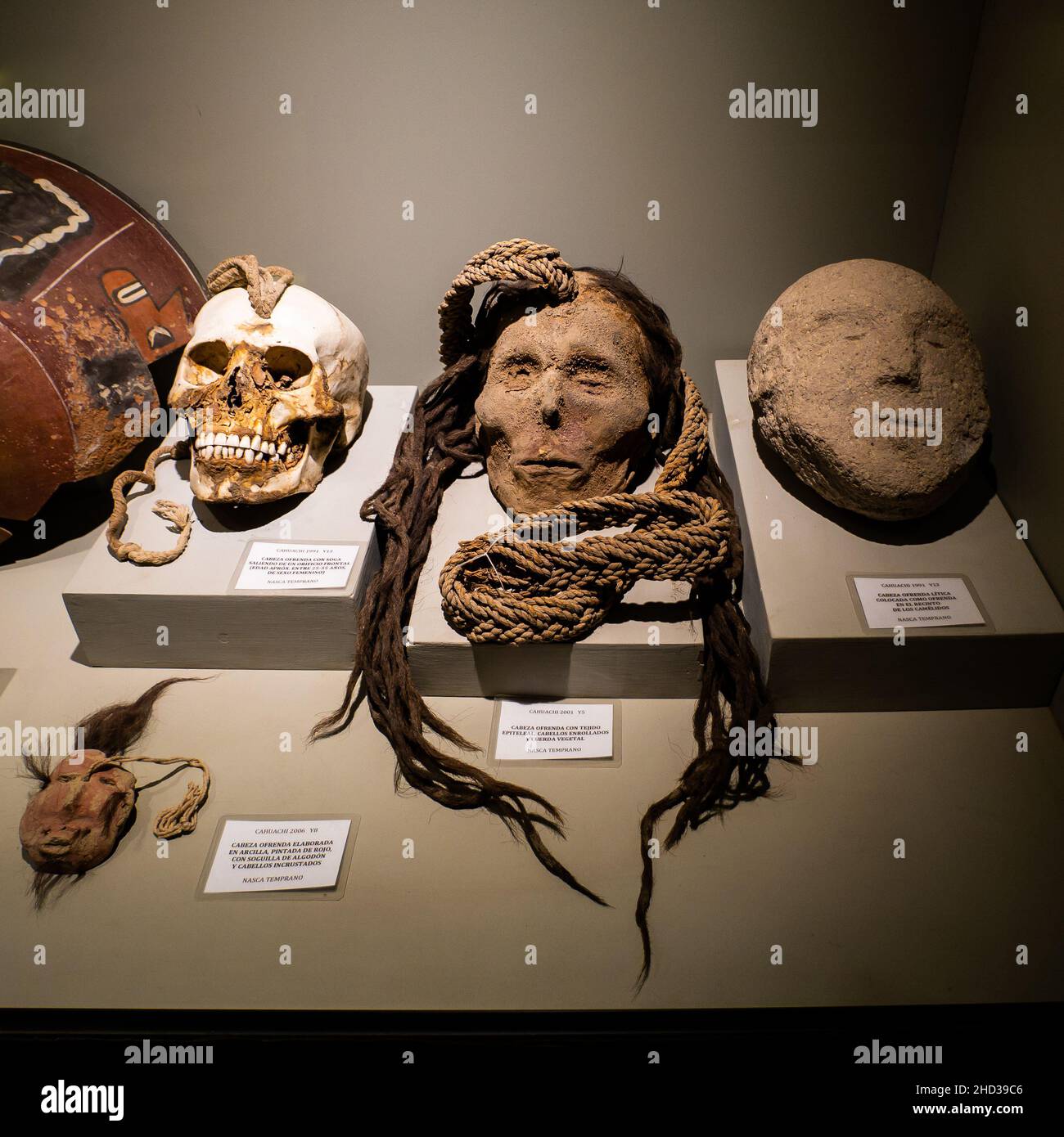 Nahaufnahme von alten Mumien aus Nazca in Peru Stockfoto