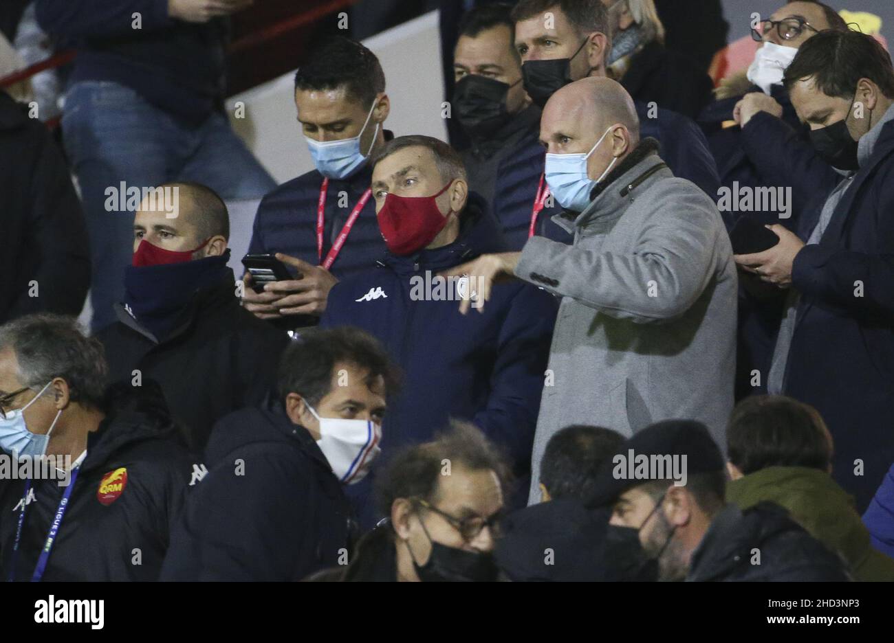 Von rechts nach links nimmt der Belgier Philippe Clement, neu ernannter Trainer von AS Monaco, Vizepräsident von AS Monaco Oleg Petrov, Sportdirektor von AS Monaco Paul Mitchell am 32. Januar an dem Fußballspiel zwischen Quevilly Rouen Metropole (QRM) und AS Monaco (ASM) 2 Teil, 2022 im Stade Robert Diochon in Le Petit-Quevilly bei Rouen, Frankreich - Foto: Jean Catuffe/DPPI/LiveMedia Stockfoto