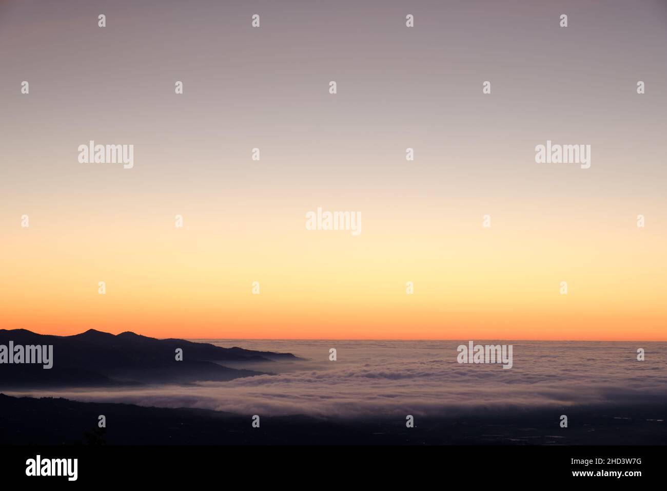 Morgendämmerung im Bergpueblo von Comares in der Region Axarquia, Malaga, Andalucía, Costa del Sol, Spanien Stockfoto