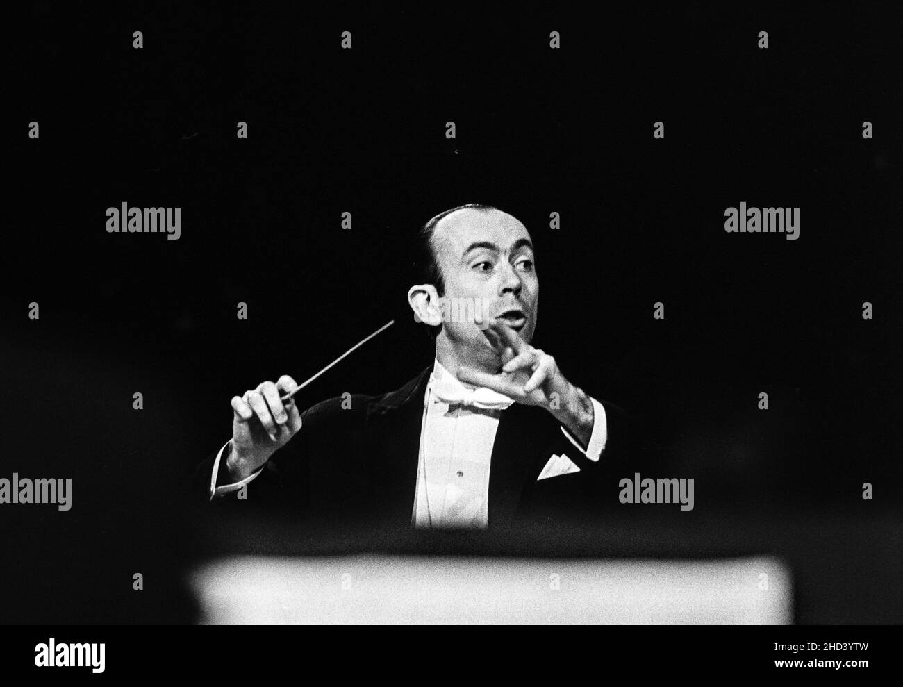 Der polnische Dirigent Jan Krentz im Rahmen einer Probe im schwedischen Fernsehen in stockholm. Foto: Bo Arrhed Stockfoto