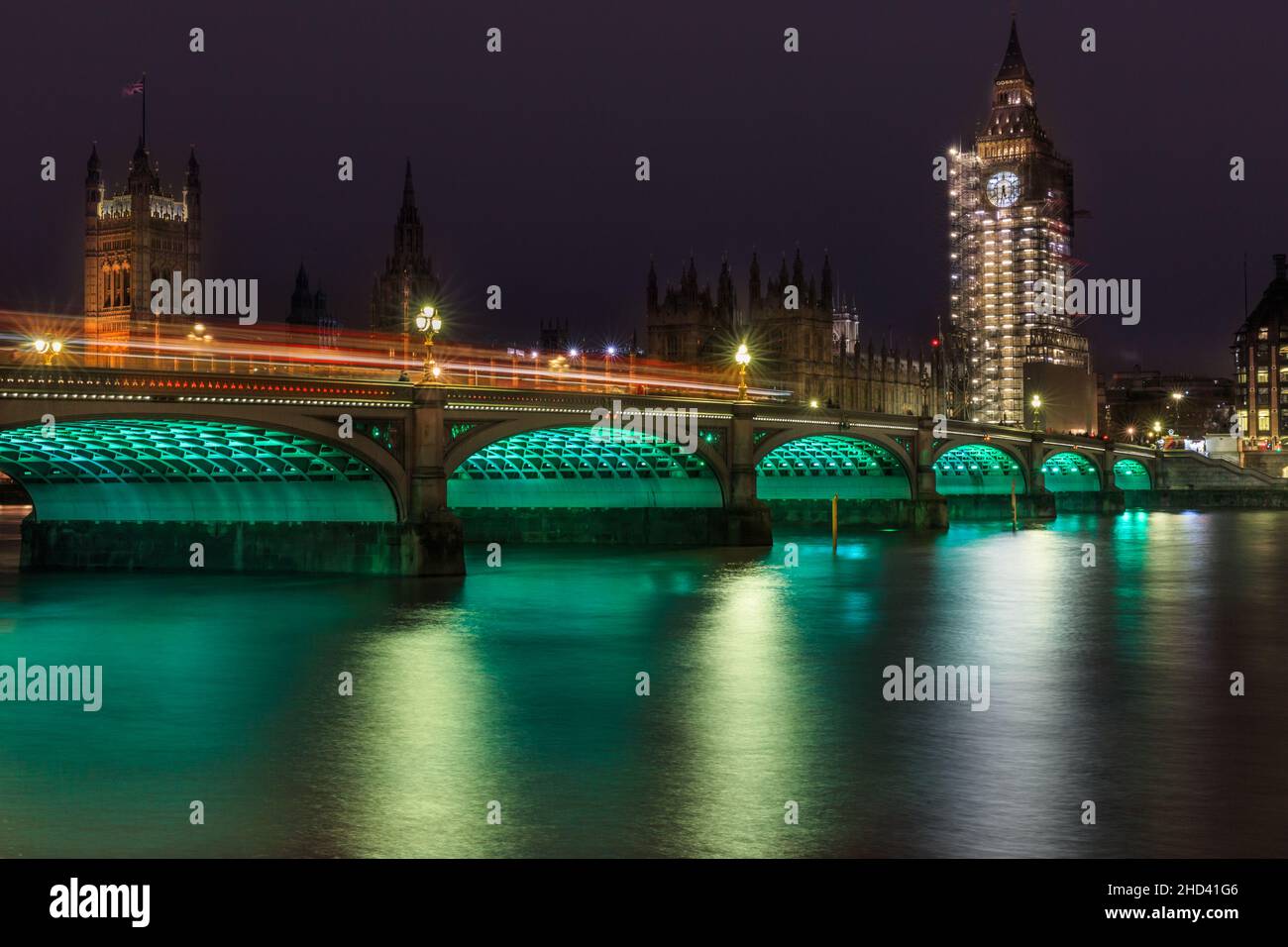 London bei Nacht, Westminster Bridge von der Themse, mit Big Ben und den Houses of Parliament, London, England, Großbritannien Stockfoto