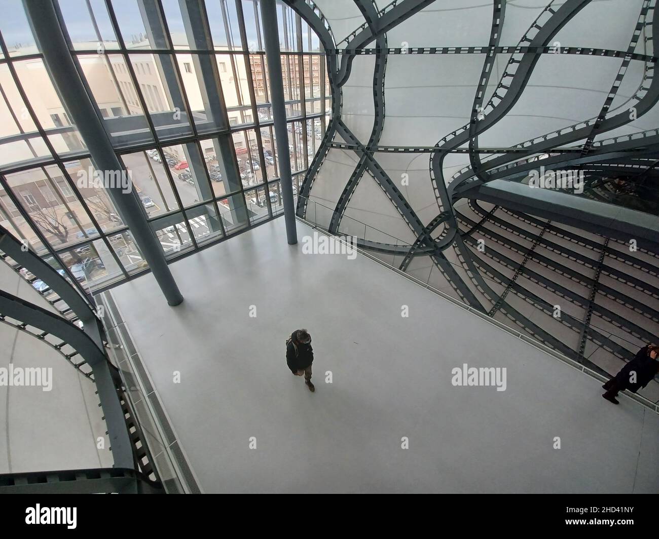 ROM, ITALIEN - 10. JANUAR 2022: Interieur des von Massimiliano Fuksas entworfenen Kongresszentrums Cloud Stockfoto