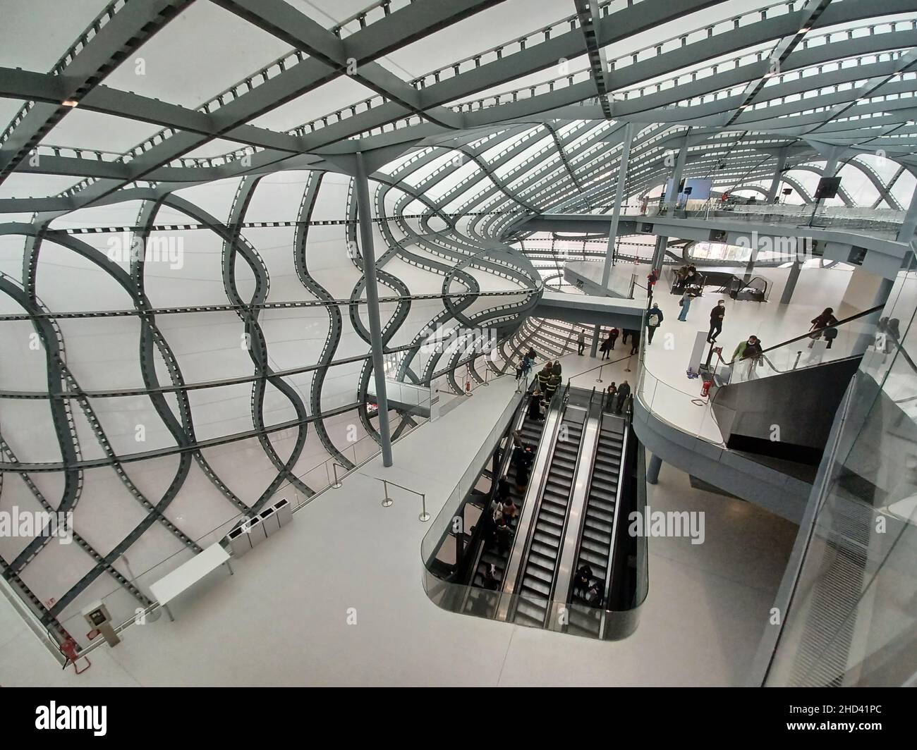 ROM, ITALIEN - 10. JANUAR 2022: Interieur des von Massimiliano Fuksas entworfenen Kongresszentrums Cloud Stockfoto