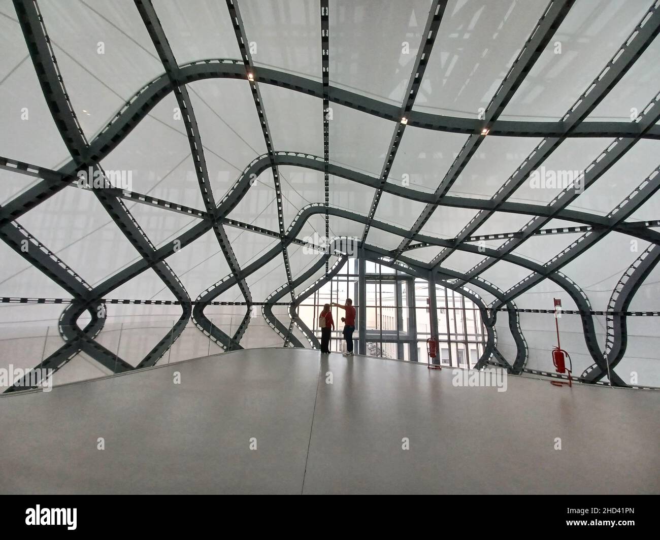 ROM, ITALIEN - 10. JANUAR 2022: Interieur des von Massimiliano Fuksas entworfenen Kongresszentrums Cloud Stockfoto