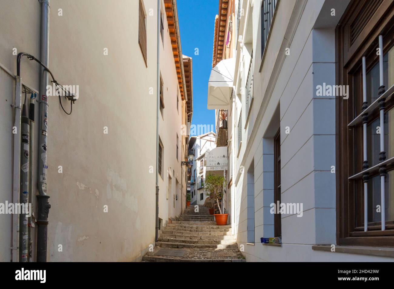 GRANADA ANDALUSIEN SPANIEN SEHR ENGE GASSEN DER ALBAICIN GEGEND Stockfoto